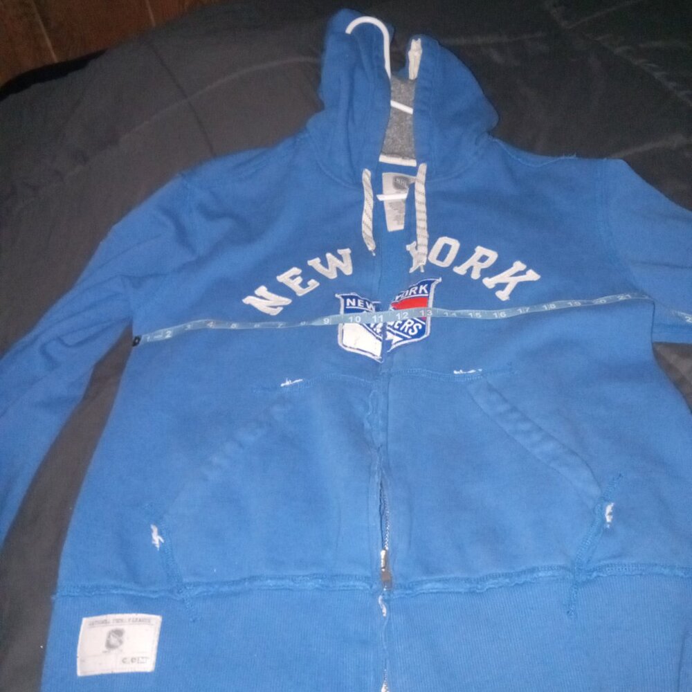 NY RANGERS OFFICIAL CCM NHL LARGE EMBROIDERED LOGO HOODIE - Picture 5 of 8